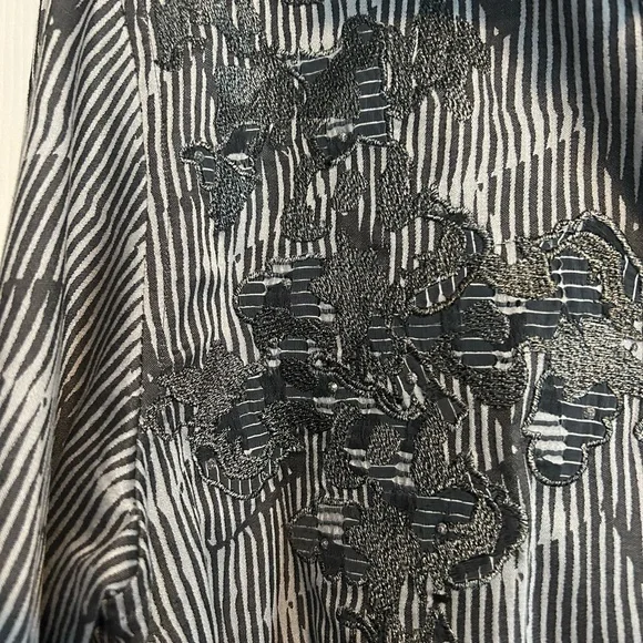 Robert Graham Monochrome Striped Shirt - Picture 5 of 6